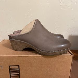 Dansko brand new size 39 clogs